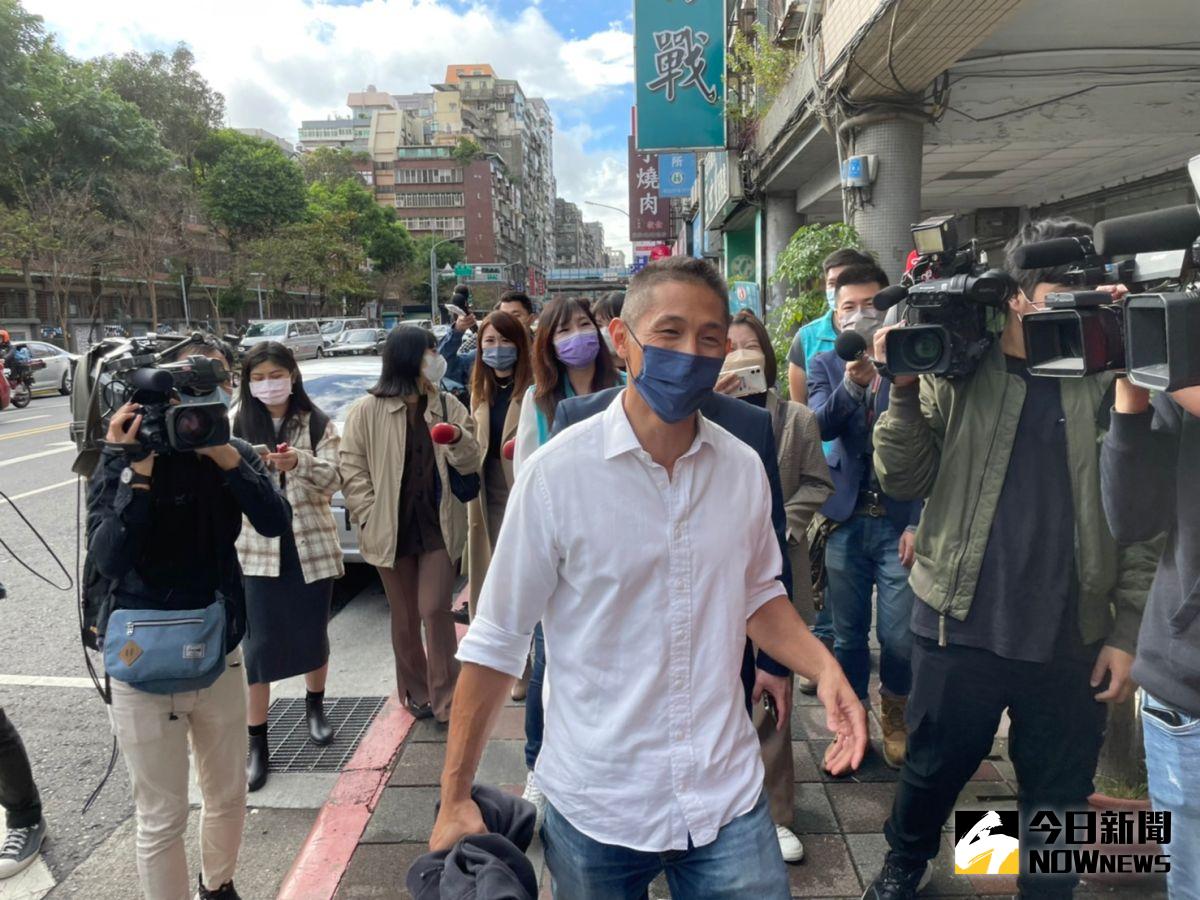 ▲吳怡農投入台北市立委補選，競選總部將設在王世堅服務處，其今日前往拜會。（圖／記者黃宣尹攝，2022.12.02）