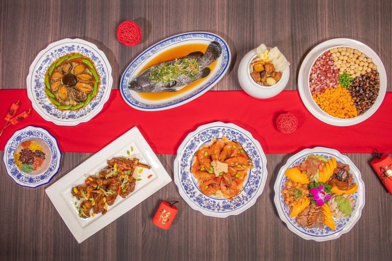 ▲凱達大飯店也推出豪華等級富貴年菜!飯店內家宴中餐廳今年推出的常溫外帶年菜「凱達玉兔年菜套組」,不惜成本將菜色全面升級。(圖/凱達大飯店提供)