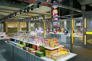 台南南紡POP MART快閃店開幕首日,吸引千名粉絲到場排隊。(圖/廠商提供) ▲台南南紡POP MART快閃店開幕首日,吸引千名粉絲到場排隊。(圖/廠商提供)