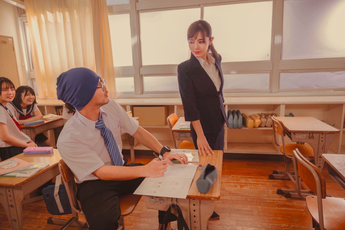 ▲蒼井空（右）驚喜出演黃明志新歌《別人的老婆》MV。（圖／亞洲通文創提供）