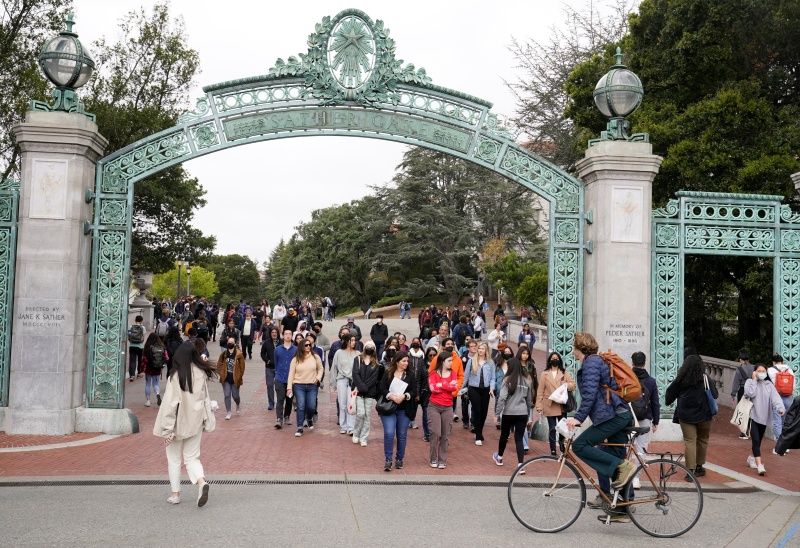 ▲加州大學柏克萊分校有百年歷史的「薩瑟門」,近日據傳遭到縱火,目標不排除是想遏止當地聲援中國白紙運動的活動。資料照。(圖/美聯社/達志影像)
