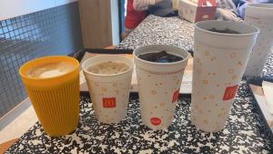 老饕看清楚了!麥當勞「飲料容量」公開 店員承認吵很大