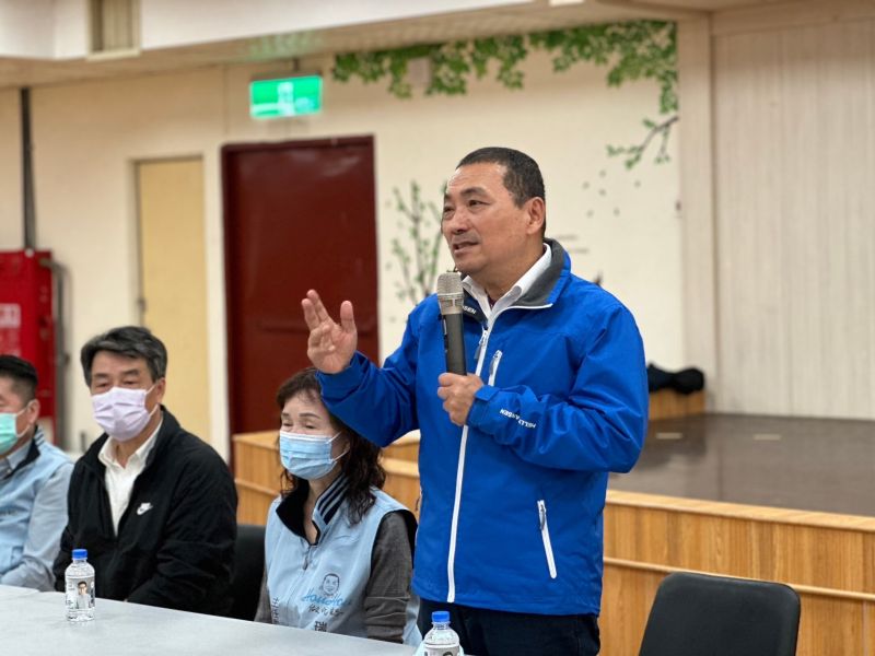 ▲連任成功的侯友宜出席東北角感恩茶會,致詞感謝鄉親支持。(圖 /記者吳嘉億攝,2022.12.4)