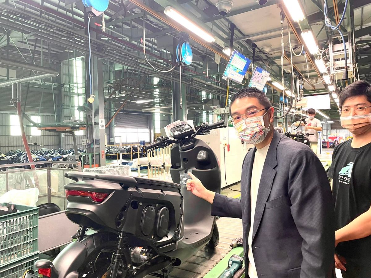 ▲謝國樑喊話上任基隆市長後，要免費送就業青年電動機車，預計花費15億預算；不過，目前基隆市政府仍處於負債，政見是否能順利上路？各界屏息以待。（圖／翻攝謝國樑臉書）