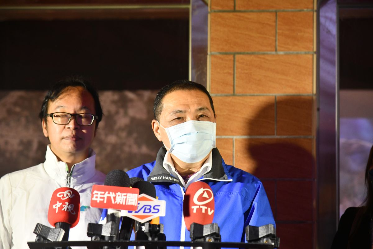 ▲對於綠營連爆論文遭撤銷，侯友宜受訪時表示，在學術自主、倫理上，這是先進國家應有的道德跟態度。（圖 ／記者吳嘉億攝，2022.12.4）