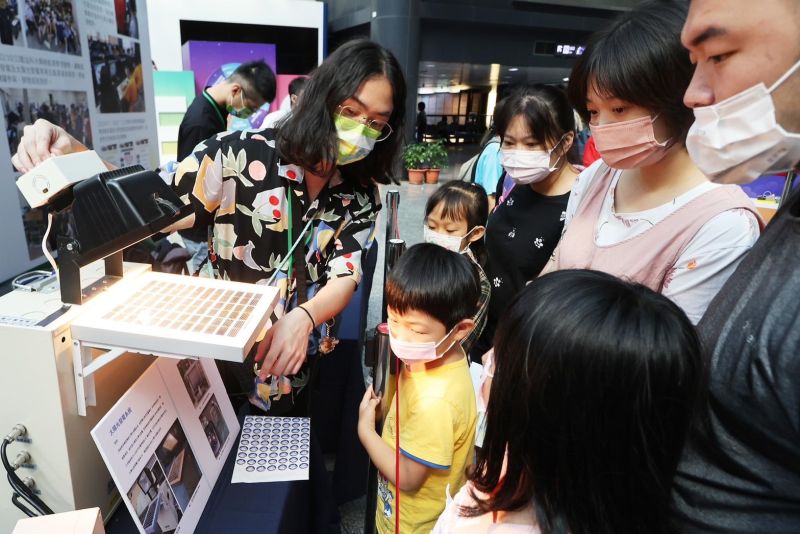 ▲臺灣能永續能源創意展在高雄國立科學工藝博物館盛大開幕，吸引大小朋友目光。（圖／主辦單位提供）