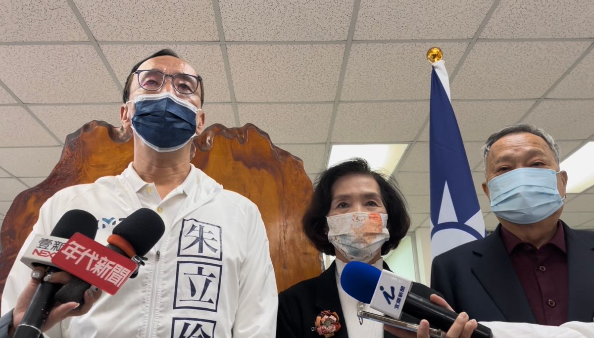 ▲擬替王鴻薇輔選的葉林傳被傳有黑道背景，朱立倫今受訪反嗆民進黨別牽拖，要打烏賊戰也不要太離譜。（圖／國民黨提供）