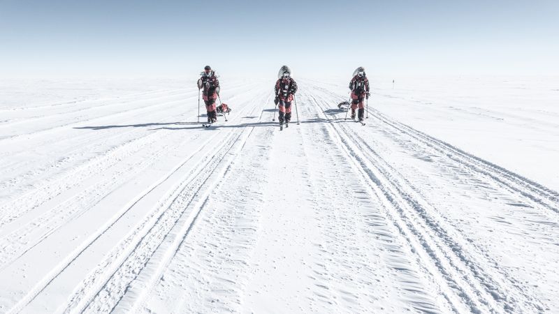 ▲《無邊》劇組遠赴南極徒步前進。（圖／後場音像紀錄工作室提供）