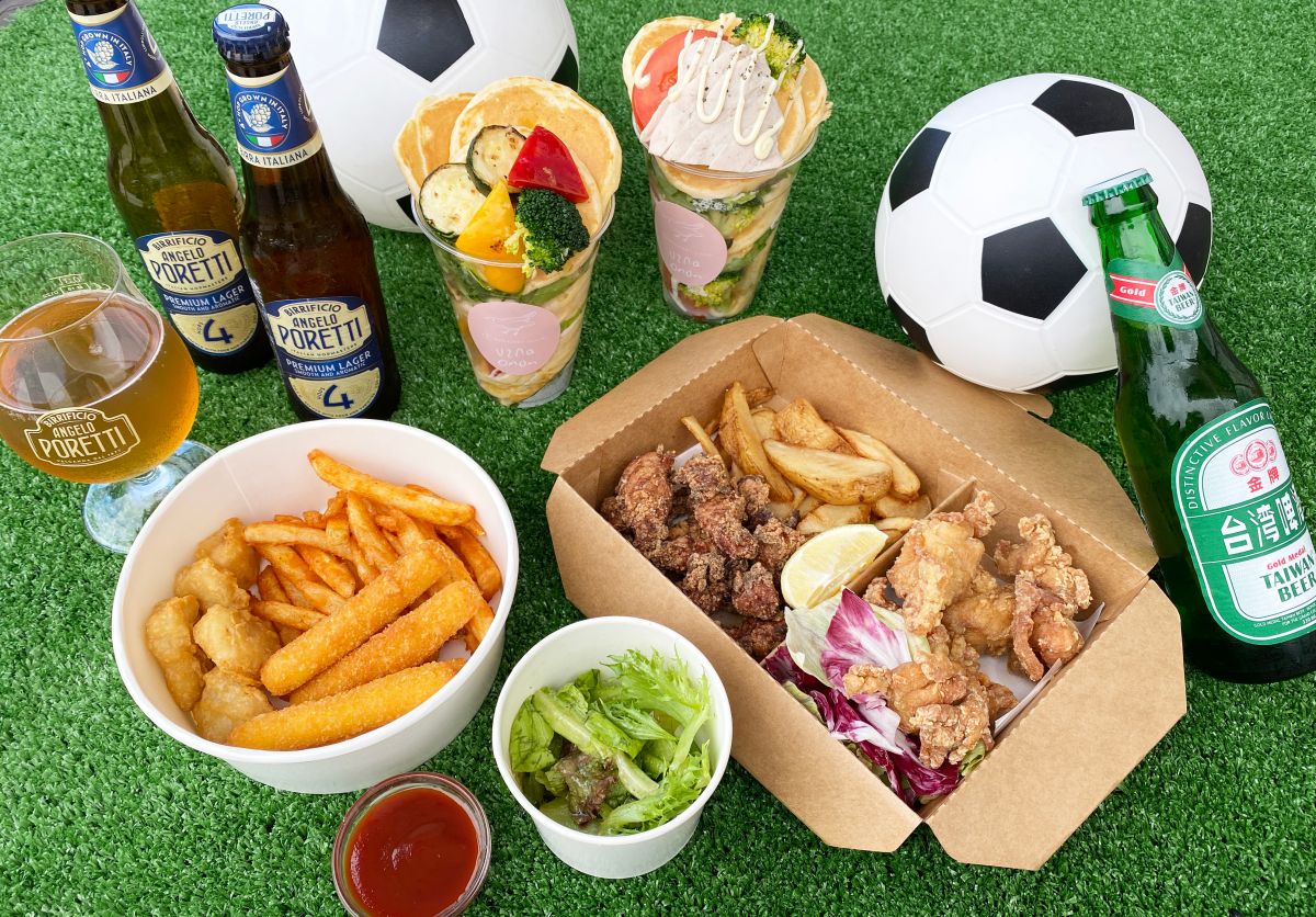 ▲世足賽進行到刺激的16強賽，天氣降溫也能宅在家瘋世足吃好料！爽吃「青花驕」麻辣鍋、「聚 日式鍋物」通通79折，還有「王品嚴選」西式套餐和純素「綠帶純植物烘焙」甜點；慕里諾國際餐飲集結號召大家嗑「勝政日式豬排」、「勝勢日式豬排」、「BEPPIN PASTA」炸物拼盤外帶優惠，再享22元加購啤酒！「日光造咖」點職人咖哩搭主餐就送漢堡排；Isaac韓國奶油吐司「透早優惠」56折。（圖／慕里諾國際餐飲提供）