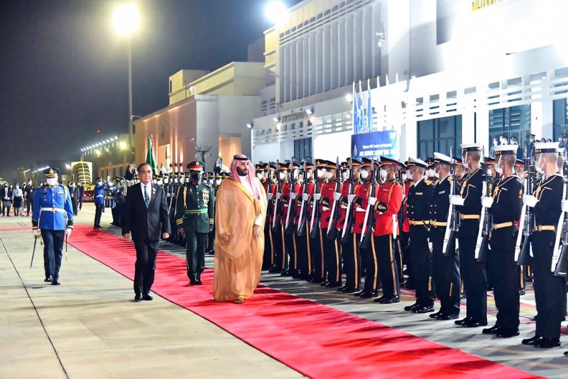 ▲沙烏地阿拉伯王儲沙爾曼11月中訪問泰國，泰國總理帕拉育親自迎接。（圖／美聯社／達志影像）