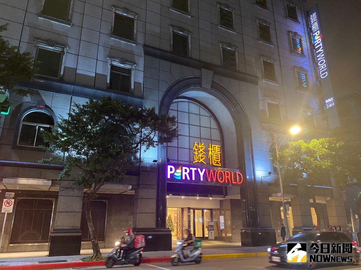 ▲中度颱風「凱米」（Gaemi）持續朝台灣靠近，今（23）日晚間全台已有19縣市宣布停班停課，沒想到消息曝光後，包含錢櫃KTV、電影院網站都一度出現當機情況。（示意圖／NOWnews攝影中心）