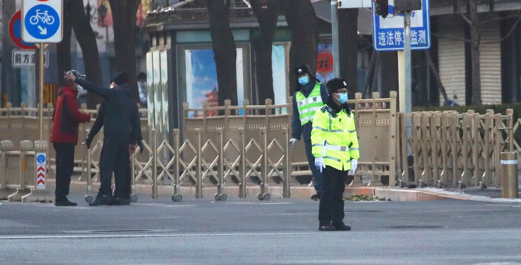 ▲江澤民遺體今移送火化，習近平率中共高層前往解放軍醫院哀悼，北京街頭更是一早就開始交通管制。（圖／美聯社／達志影像）