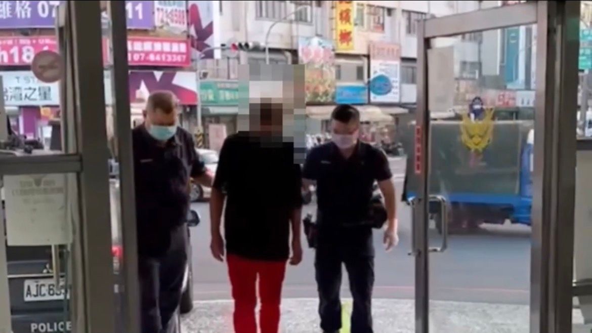 ▲警方迅速將竊賊查獲到案。（圖／翻攝畫面）