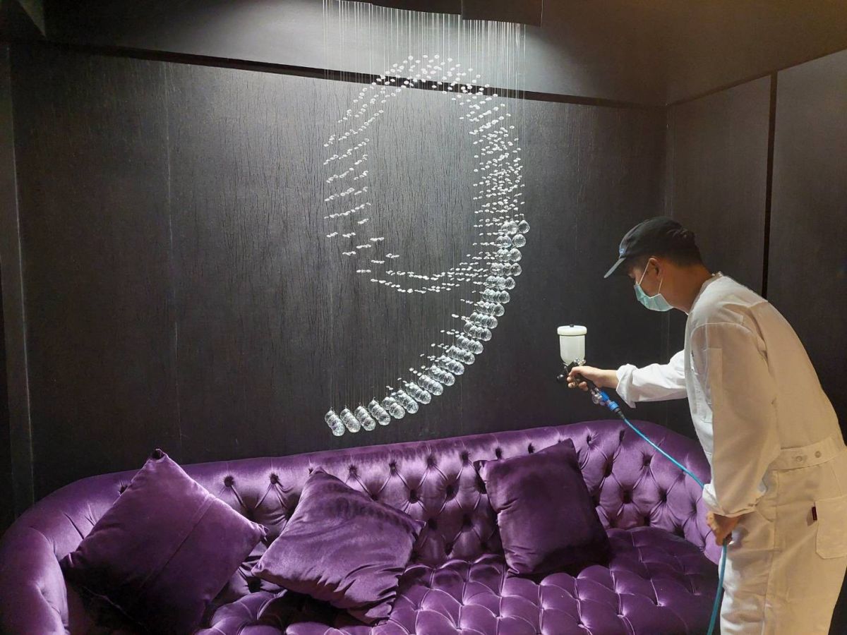 ▲日本研發的NASC奈米抗病毒鍍膜，受到許多高檔餐廳的使用，像是剛拿下500盤的台北頂級鍋物餐廳—大安九號，和即將重新開張的馮記上海小館，為了讓顧客吃得安心，都在全館施做抗病毒鍍膜。