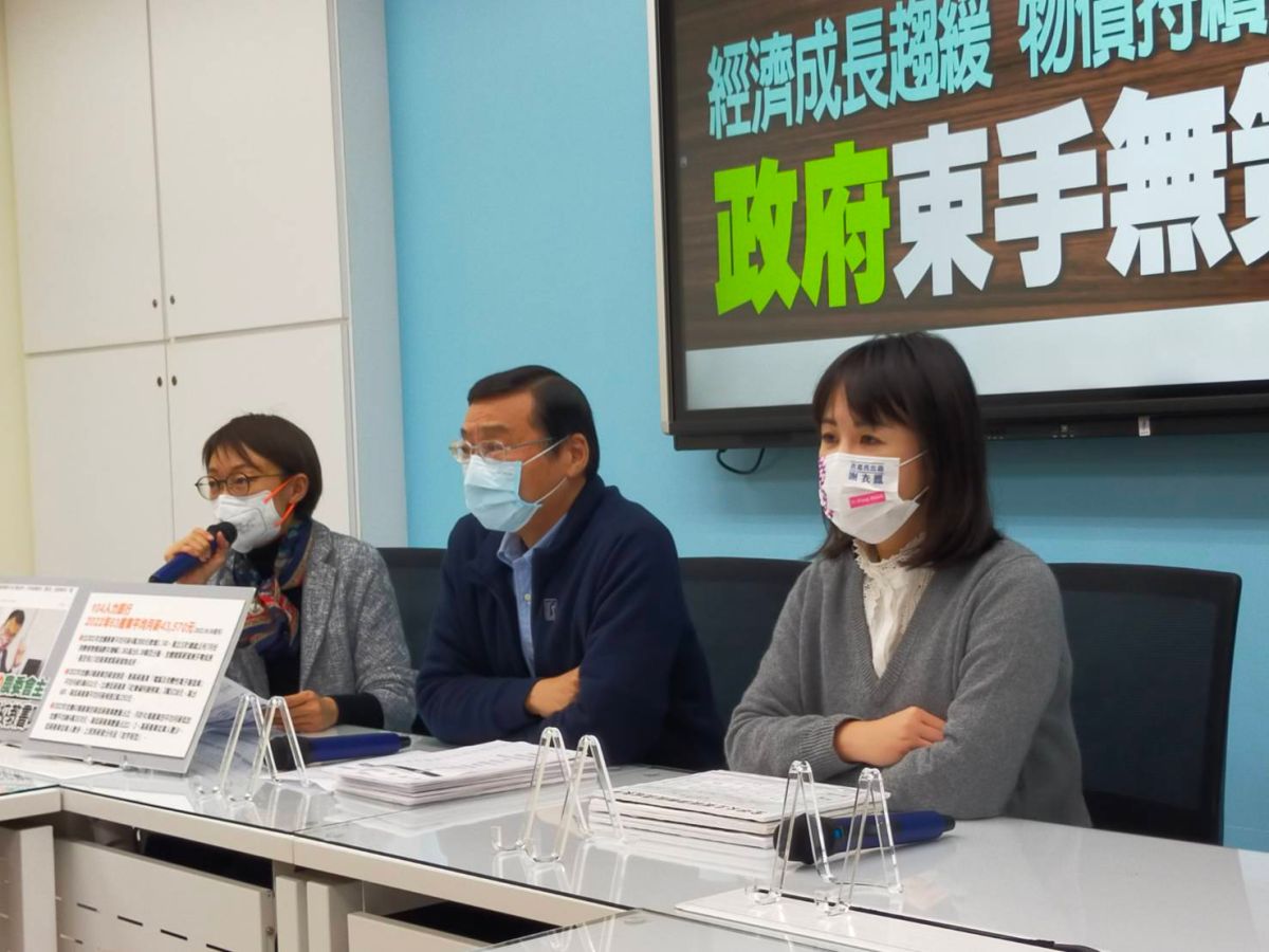 ▲面對物價持續上漲窘境，主計總處預估明年經濟成長率2.75%，國民黨團今召開記者會痛批民進黨政府除口號治國，卻無任何因應作為。（圖／國民黨提供）