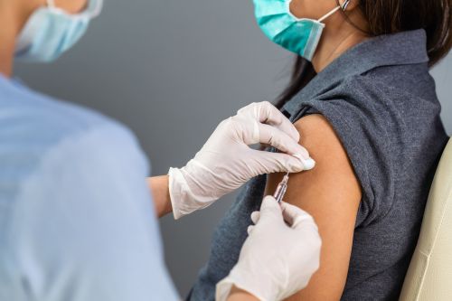 新冠疫情再升溫！上週增64死　舊版疫苗已不具保護力
