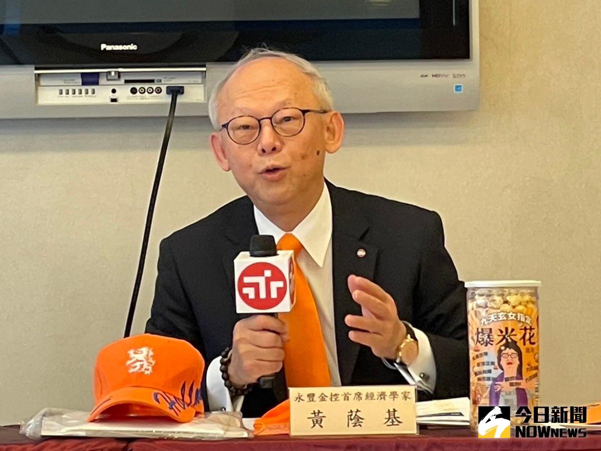 ▲永豐金首席經濟學家黃蔭基預估美國聯準會12月升息2碼，台灣央行再升半碼機率高，台股則在明年第1季落底，第4季高點上看16600點。（圖／記者顏真真攝）