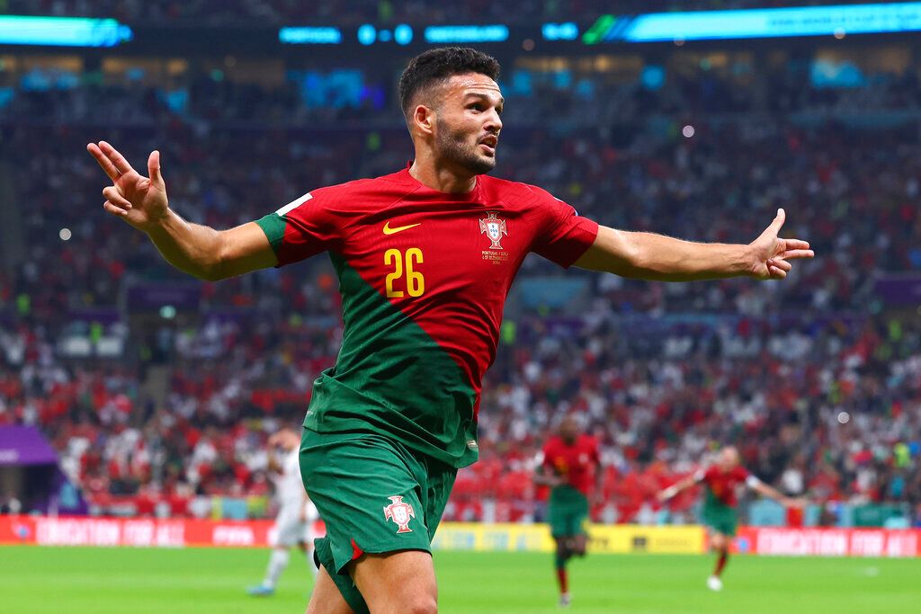 ▲葡萄牙小將拉莫斯（Goncalo Ramos）單場踢進三球，成功上演「帽子戲法」。（圖／美聯社／達志影像）