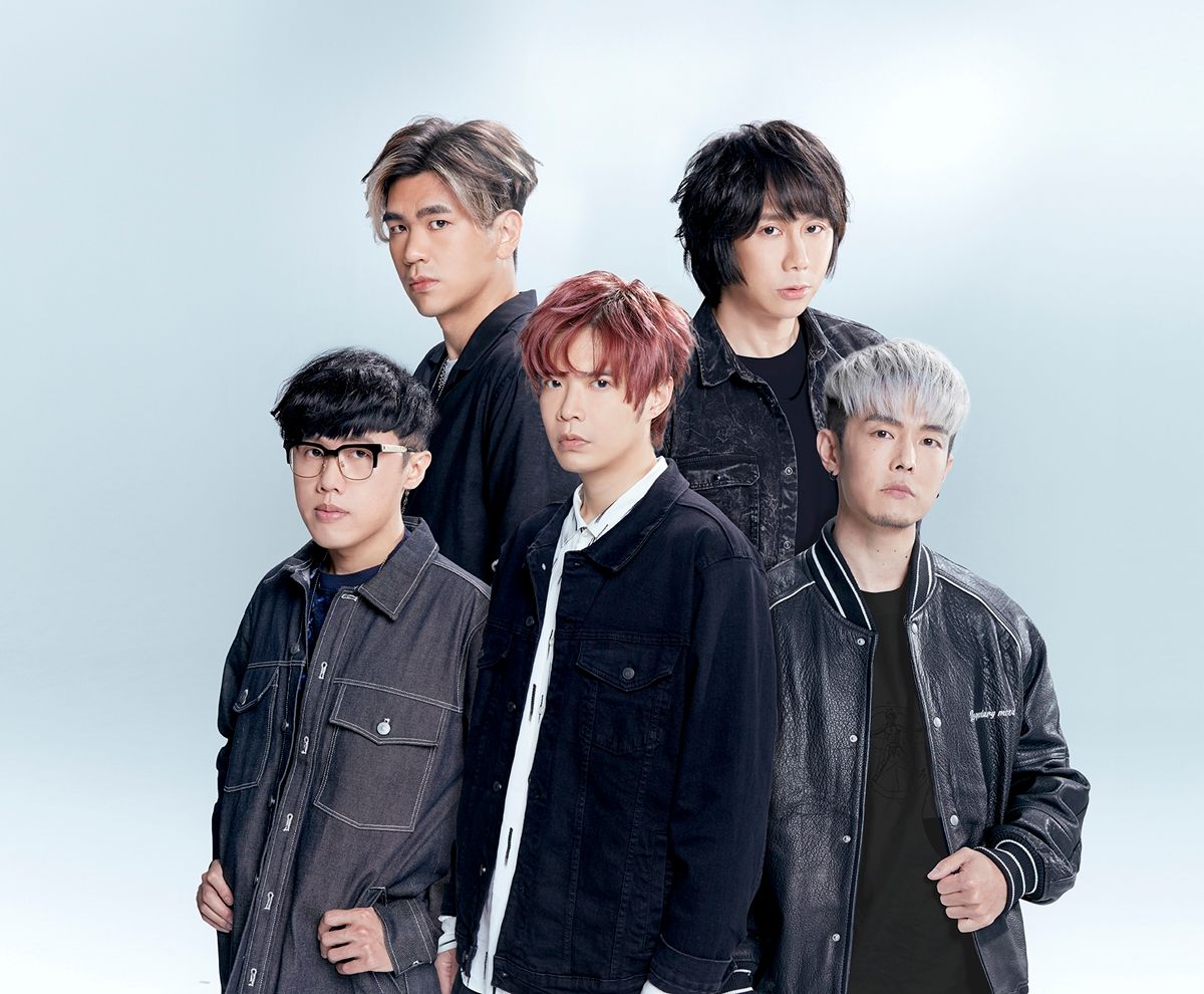 ▲「在夢時代看完煙火別跑！」2023高雄跨年《亞灣未來市演唱會》倒數後將由搖滾天團「八三夭」2023年率先登上雙面舞台陪伴所有高雄粉絲度過最新潮的跨年表演。(圖／高市府提供)