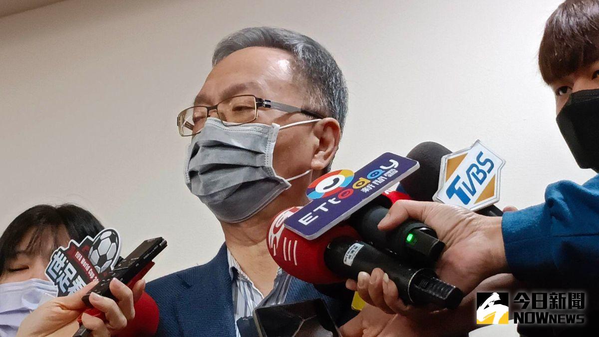 ▲衛福部長薛瑞元今（14）日出席衛環委員會前受訪指出，註冊規定由中方單方面決定，但台灣業者必須紙本申請，其他「外國」業者則線上申請即可（圖／NOWnews資料照）