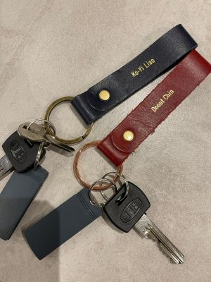 ▲廖科溢貼出與秦綾謙的婚戒、夫妻鑰匙圈。(圖/翻攝自秦綾謙臉書) ▲廖科溢貼出與秦綾謙的婚戒、夫妻鑰匙圈。(圖/翻攝自秦綾謙臉書)