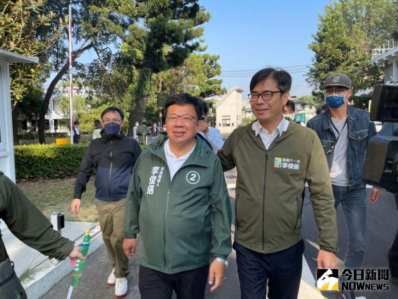 ▲陳其邁呼籲黨公職協助轉發相關資訊、圖卡,力挺李俊俋翻轉嘉義市。(圖/記者黃宣尹攝)