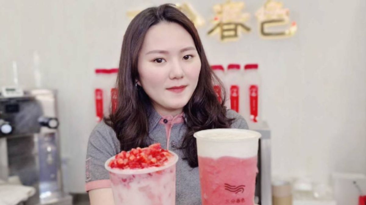 ▲連鎖鮮果茶飲看準「草莓控」商機，推出款季節限定的時尚草莓飲品。（圖／三分春色提供 ）
