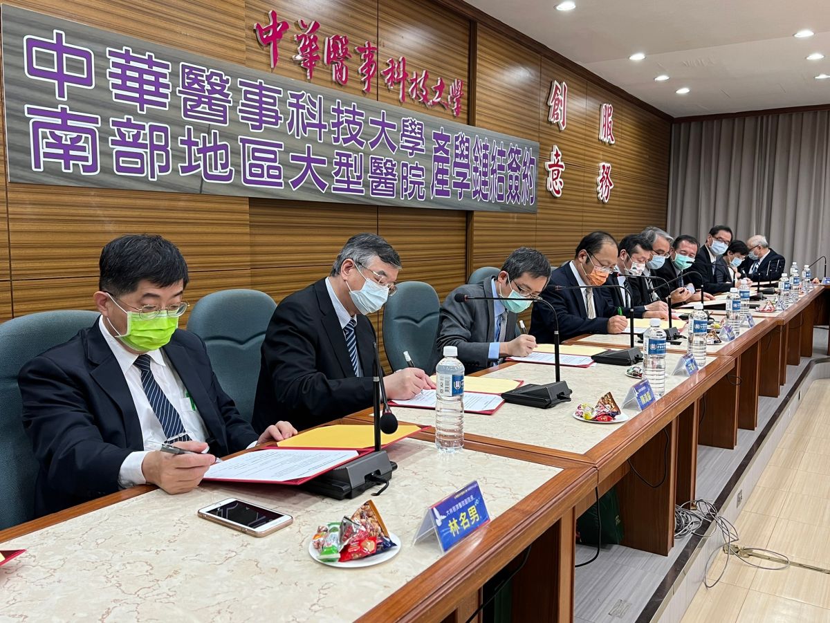 三方簽合作協議 建科大華大醫學實驗室