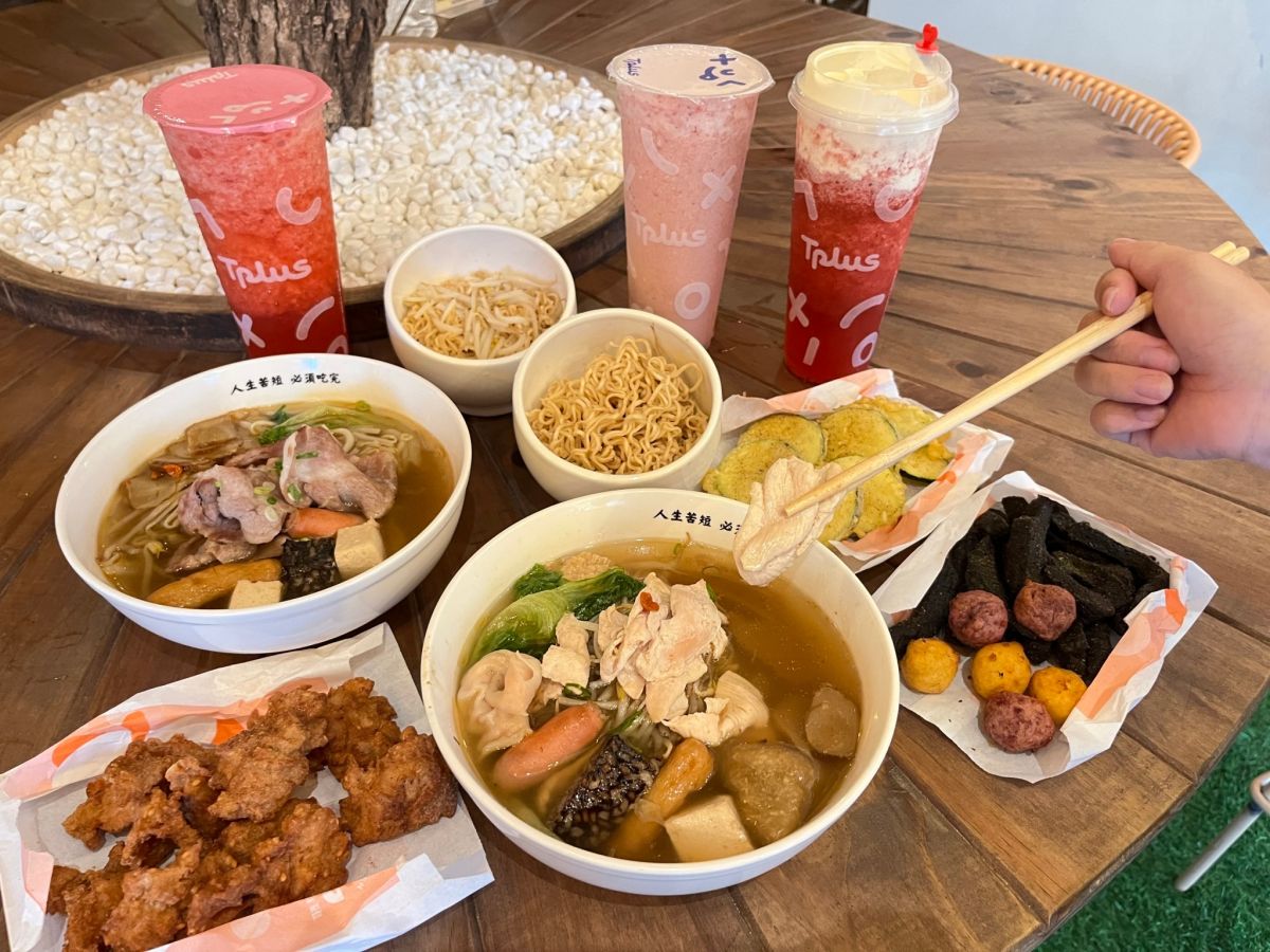 ▲繼光香香雞開賣「燒酒雞」！繼光香香雞台中中山旗艦店神秘開賣限定隱藏版「燒酒雞湯滷」，平日晚餐時段購買經典滷味套餐還免費贈送「甜心地瓜球」，再搭配全新聯名夢幻草莓手搖飲，實在太滿足。（圖／香繼光提供）