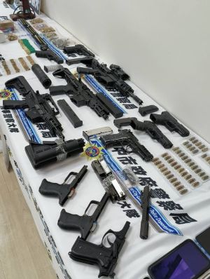中警破獲13長短槍械206顆子彈及毒品、犯嫌另涉線上博弈
