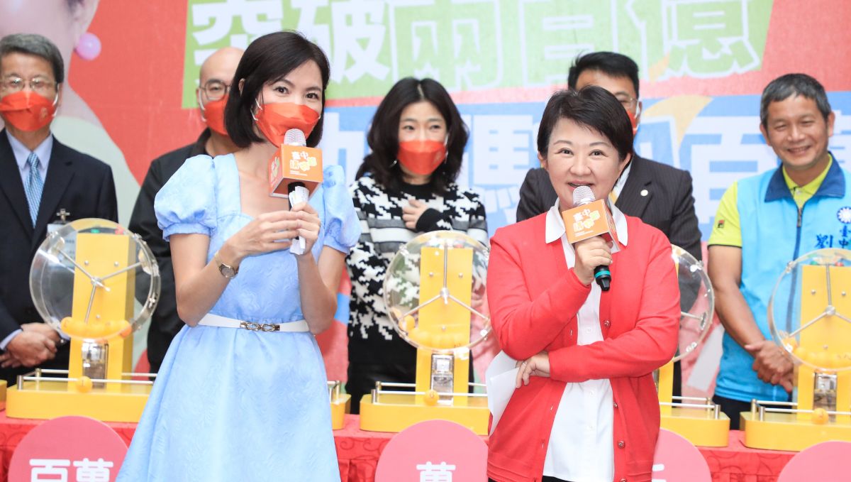 ▲台中市長盧秀燕今主持2022台中購物節記者會，宣佈「突破兩百億、加碼抽百萬」。（圖／台中市政府提供，2022.12.08）