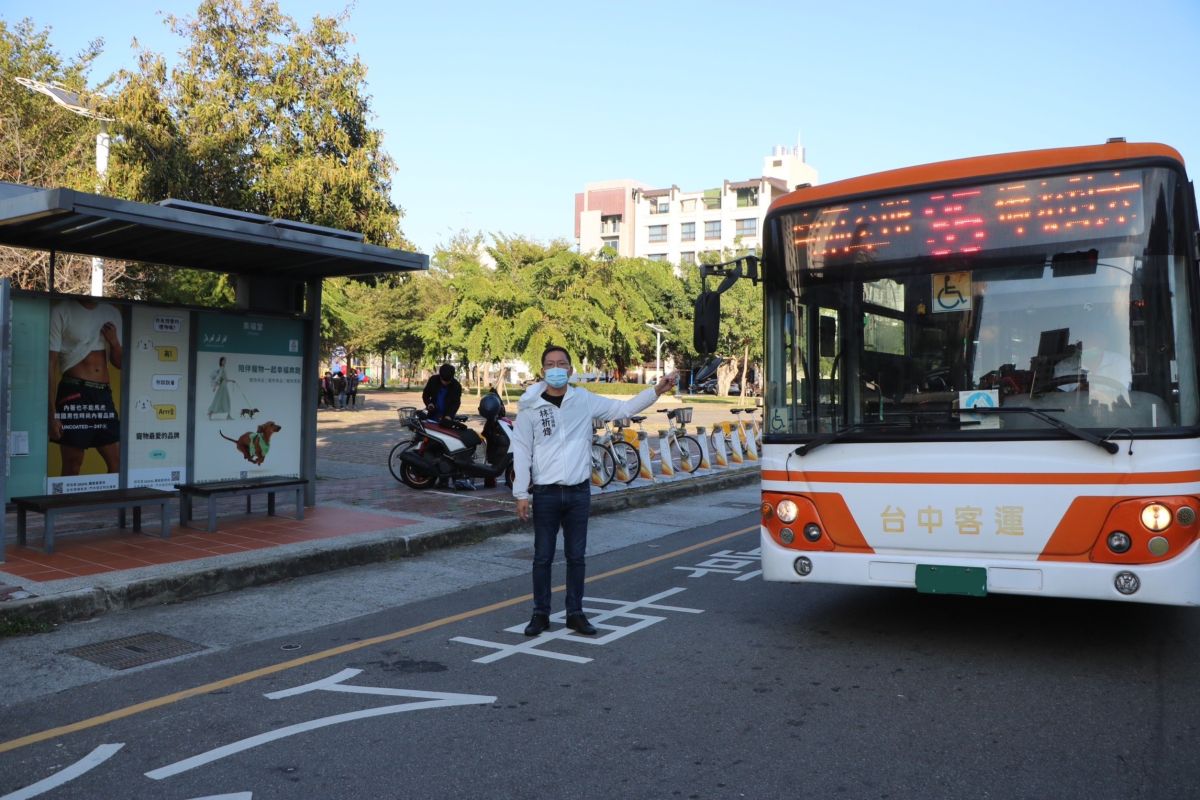 ▲議員林祈烽接獲家長投訴，中市公車25號和35號早班車經常脫班，造成學生上學多次遲到(圖／林祈烽提供2022.12.8)