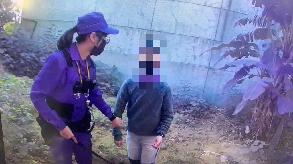 ▲台南一對男女7日騎車雙載訪友，因身藏毒品擔心遭查獲，在永康區加速闖紅燈反被警方攔查，兩人拒檢逃離卻騎進死巷，棄車逃逸仍被逮送辦。（台南市警局提供）中央社記者張榮祥台南傳真 111年12月8日