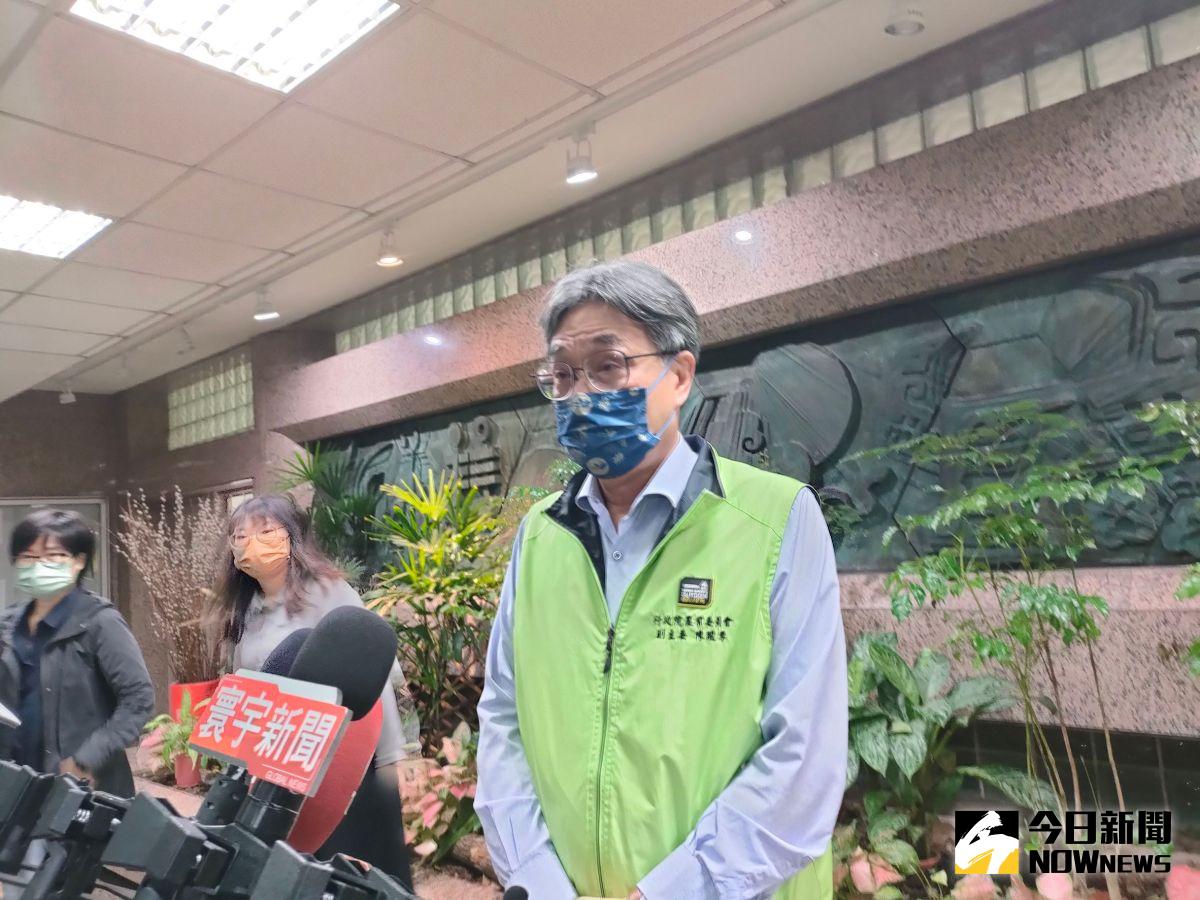 ▲傳中國海關總署又禁止台灣水產品輸往中國，農委會副主委陳駿季今晚間緊急召開記者會說明。（圖／記者許若茵攝，2022.12.08）