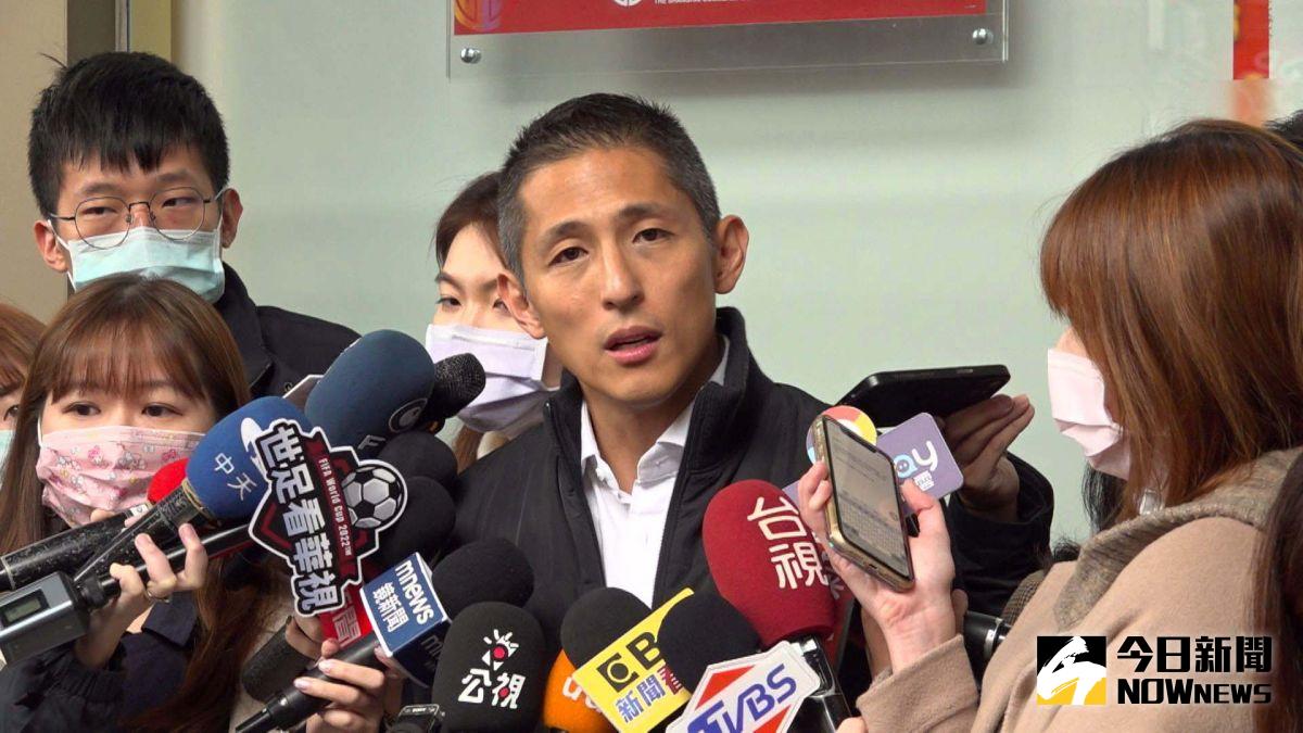 ▲吳怡農出席中吉里捐血活動，並於會前受訪再談松機遷建等議題。（圖／記者嚴俊強攝，2022.12.09）