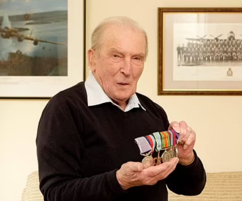 ▲在二次大戰期間以納粹德國工業中心為轟炸任務的最後一名當年英國皇家空軍（RAF）中隊在世機組員強生（George Johnson）過世，享嵩壽101歲。（圖／翻攝自每日郵報）