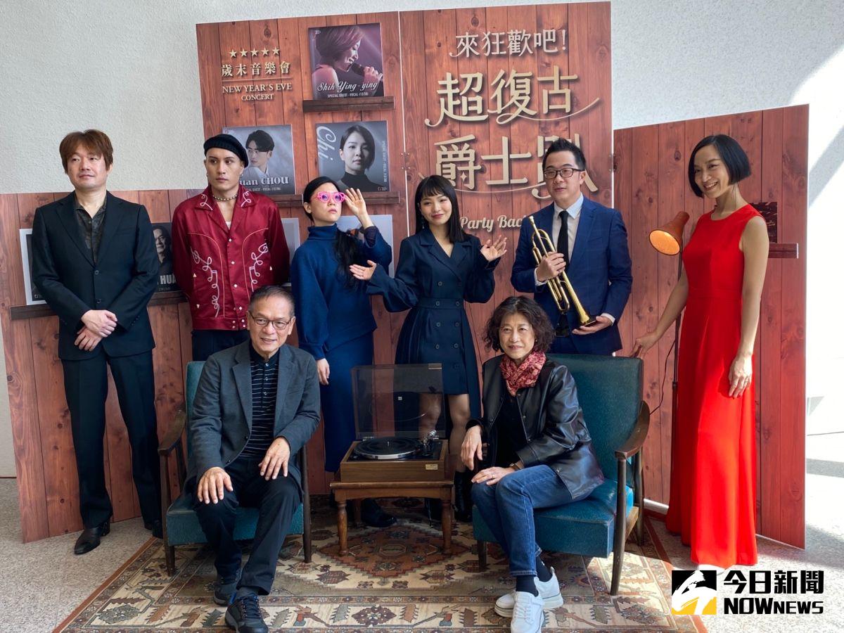 ▲臺中國家歌劇院歲末音樂會，是一場狂歡復古趴，也歡迎入場觀眾穿扮復古要票選造型獎。（圖／記者金武鳳攝，2022.12.9)