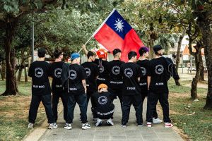 世界街舞決賽！台灣隊揮國旗中國隊秒退賽　領隊還原過程
