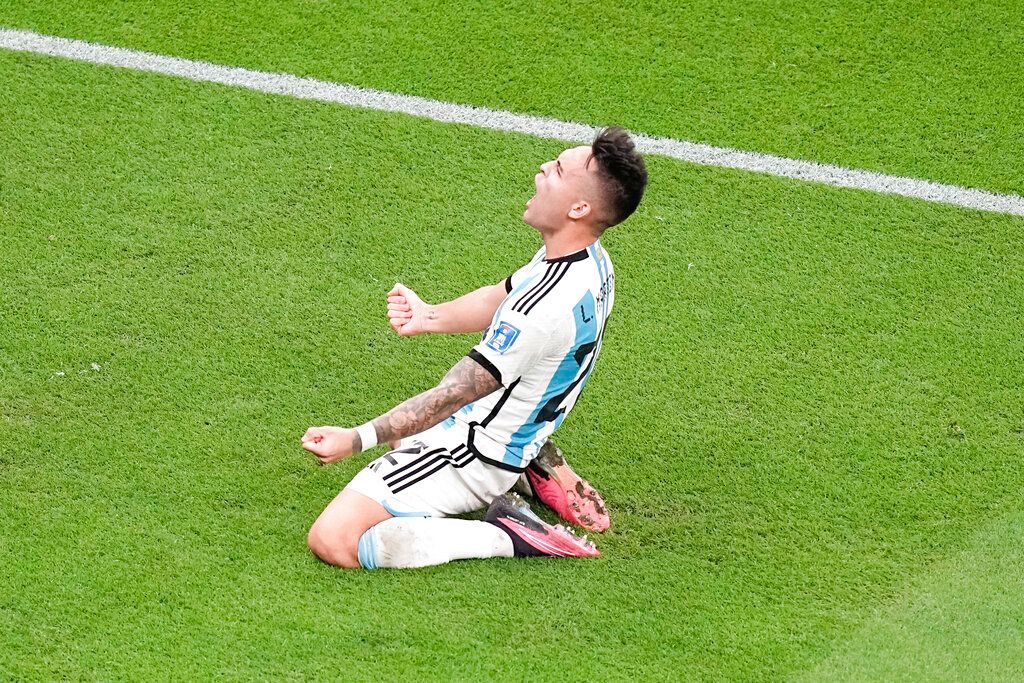 ▲阿根廷前鋒Lautaro Martinez在PK大戰踢進關鍵一擊，帶領球隊挺進四強。（圖／美聯社／達志影像）