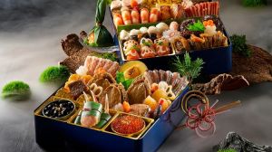 ▲NAGOMI御節料理「和．二段御重」含36種季節食材、28道正宗和食，將蘊藏吉祥寓意的料理裝在日本漆器盒中。（圖／Klook提供）