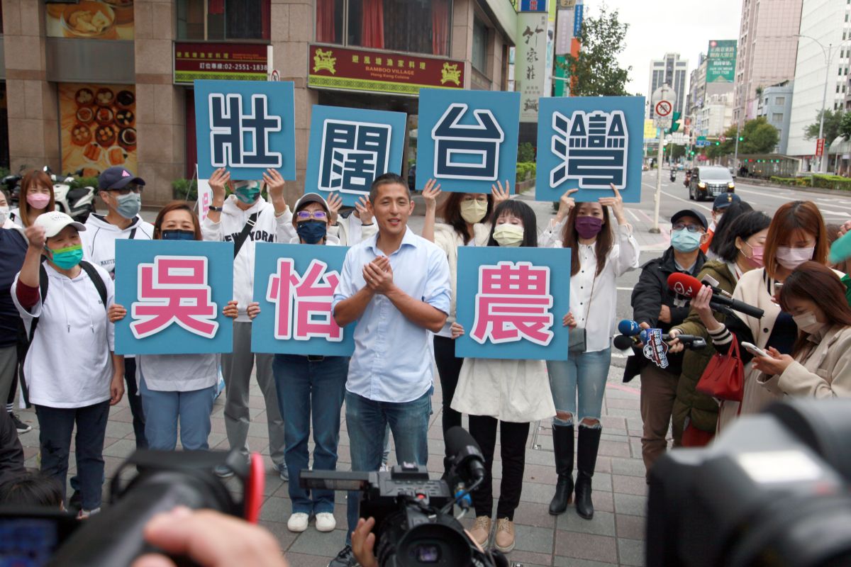 ▲吳怡農投入選舉以來步調混亂，民進黨中央出手協助，力拚奪下北市重要一席立委。（圖／吳怡農辦公室提供）