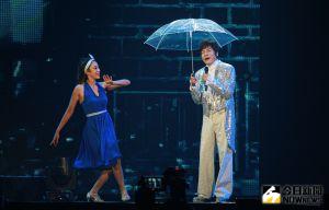 ▲洪榮宏小巨蛋演唱會，演唱經典歌曲「一隻小雨傘」。（圖／記者葉政勳攝 , 2022.12.10）