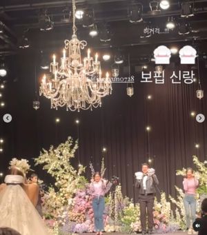 ▲新郎黃載均為妻子帶來T-ara組曲表演，更跳起《Bo Peep Bo Peep》，讓芝妍哈哈大笑。（圖／翻攝自IG＠love.park.jiyeon）