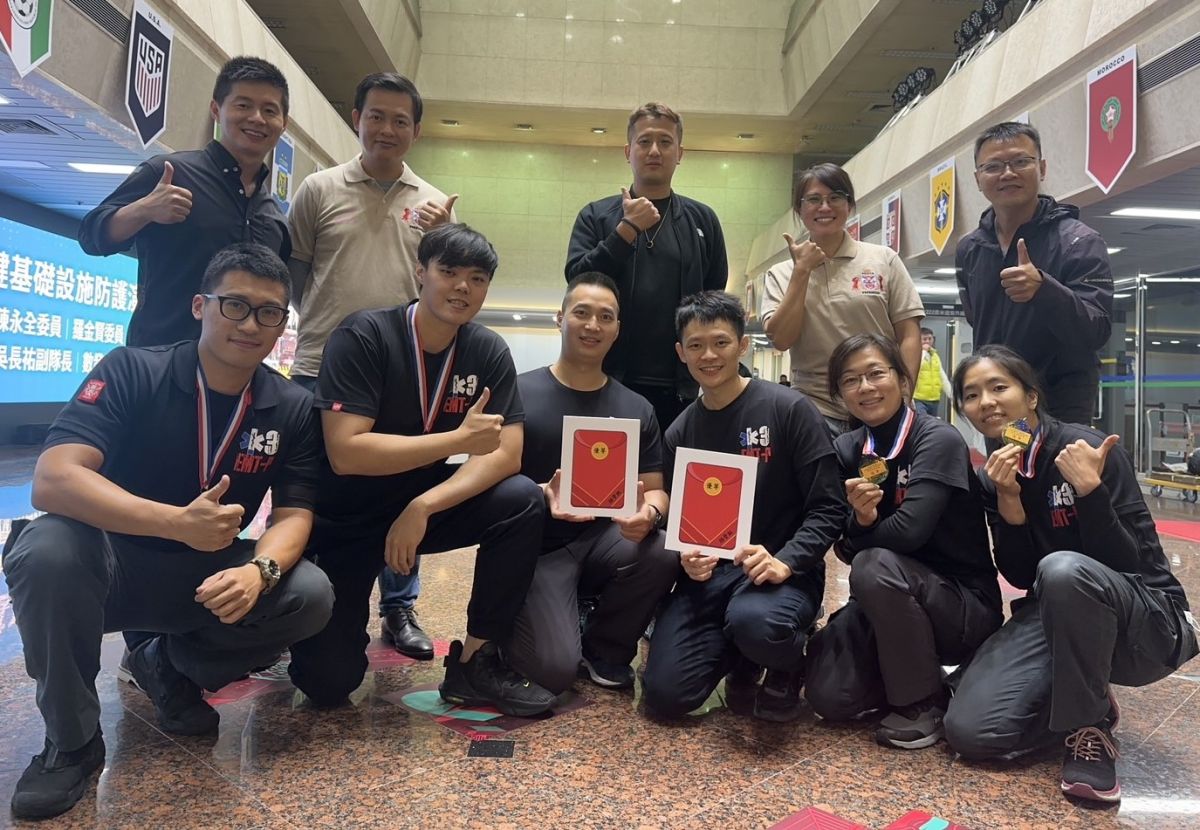 ▲「第九屆全國呼吸道插管暨心肺復甦術競賽」成績揭曉，高市消防局鄭智瑄、蘇沐涵及吳偉豪、陳品元2組榮獲這次「呼吸道插管組」競賽全國第五名、第六名，成績優異。（圖／記者張文晃翻攝）