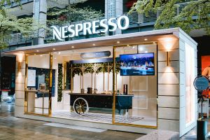 ▲Nespresso x Pierre Hermé「星耀巴黎限定Café」快閃信義香堤大道，即日起至2023/1/2連續開張25天。（圖／Nespresso提供）