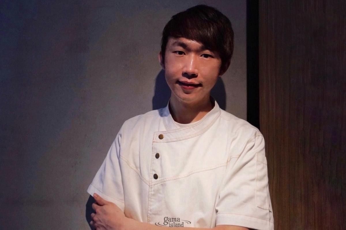 ▲擔任橘子集團普橘島「客座／作Guests House」晚宴主廚的黃偉嘉，語出驚人表示「其實餐飲業的人無時無刻都很煩躁」，透露自己從不願「官腔面對客人」，帥氣直說就算是面對「奧客」，也很有方法「讓他閉嘴」。（圖／普橘島提供）