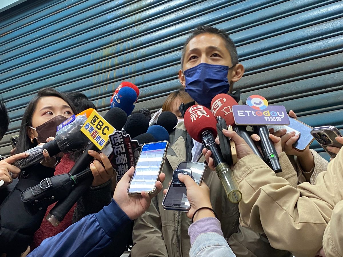 ▲對於自家人反對松機遷建，吳怡農回應樂見議題回到公共政策討論，強調遷移松機必須在航班不縮減、品質不犧牲下進行。（圖／記者陳威叡攝，2022.12.12）