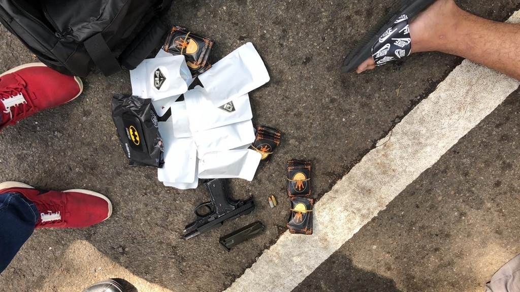 ▲21歲范男和未成年少年，組成販毒集團，在網路上販售毒咖啡包。（圖／翻攝畫面）