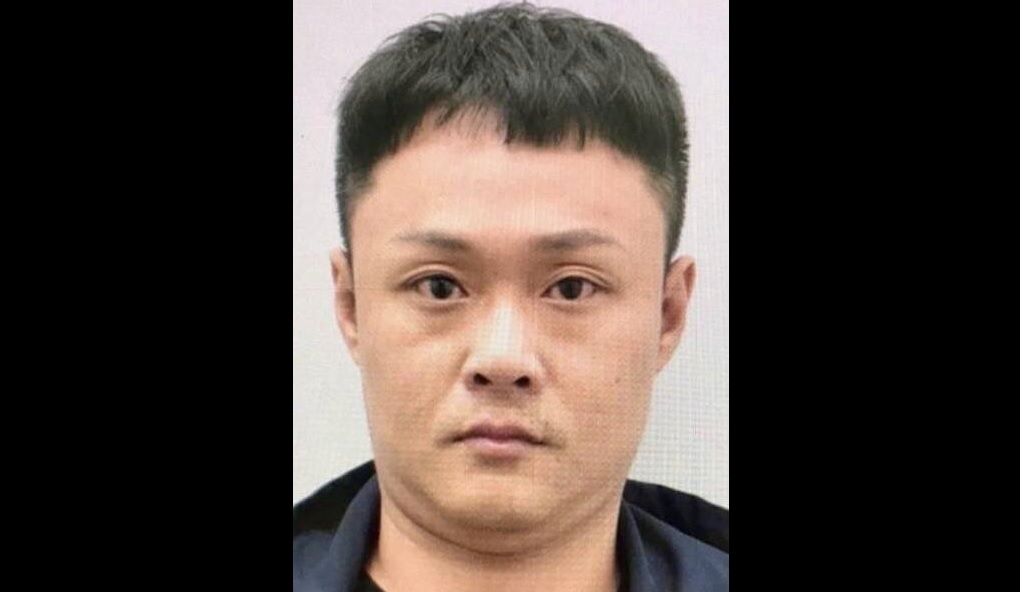 ▲台南學甲88槍擊案，槍手孔祥志案發後逃亡，在廈門落網押解返台。（圖／翻攝畫面）