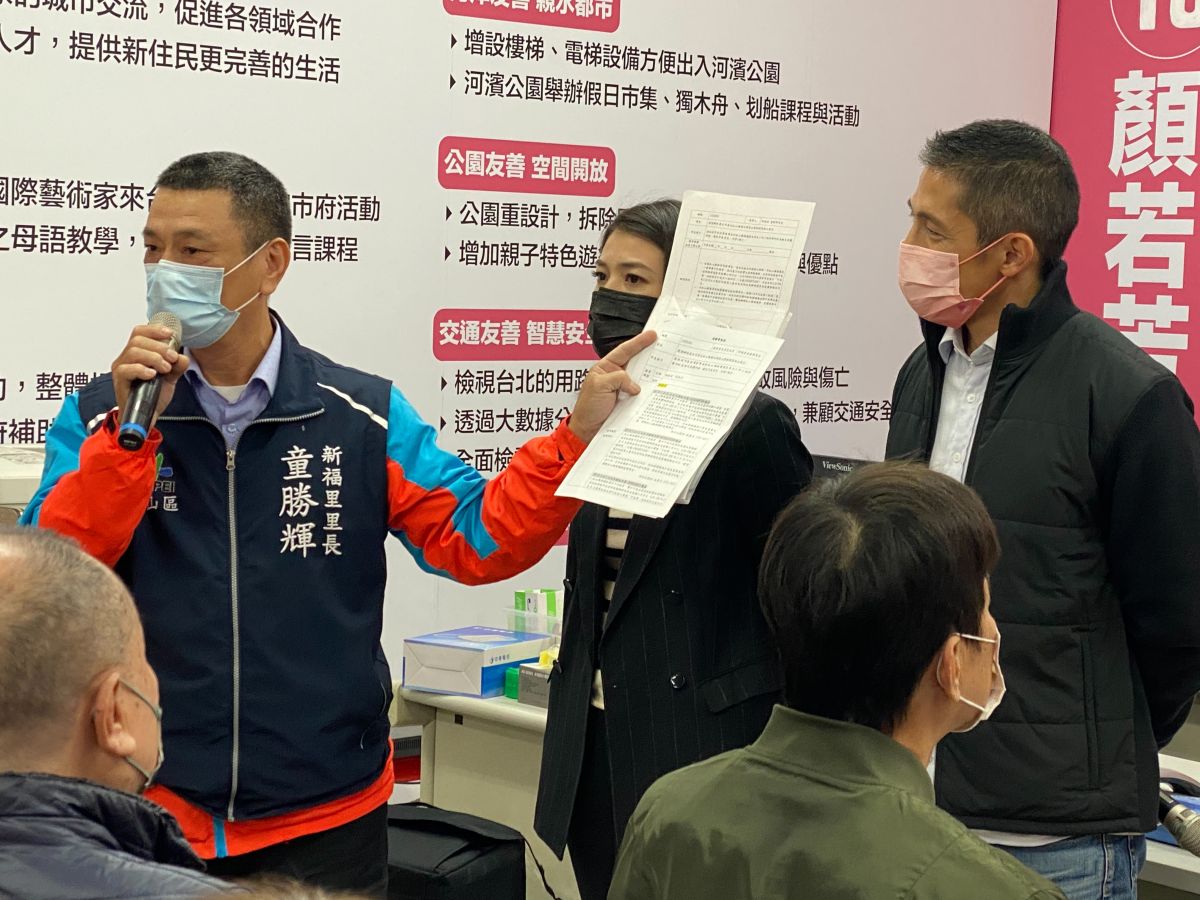 ▲里長童勝輝出示資料，證明早在2016年就向北市府提案松機遷移，砲轟王鴻薇議員當這麼久「在那邊睡！」（圖／記者陳威叡攝，2022.12.12）